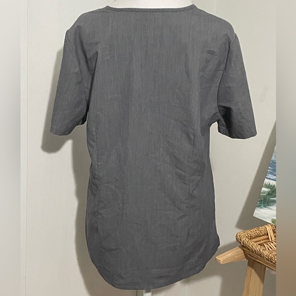 FIGS Medical Scrubs Women's Casma Three-Pocket Scrub Top Sz M Gray - Picture 4 of 16